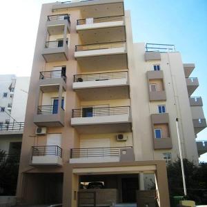 ΔΥΟ ΠΕΝΤΑΟΡΟΦΕΣ ΟΙΚΟΔΟΜΕΣ ΜΕ ΥΠΟΓΕΙΟ PILOTIS ΚΑΙ ΔΩΜΑ