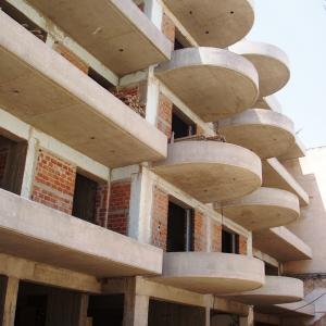 ΠΕΝΤΑΟΡΟΦΗ ΟΙΚΟΔΟΜΗ ΜΕ ΥΠΟΓΕΙΟ PILOTIS ΚΑΙ ΔΩΜΑ